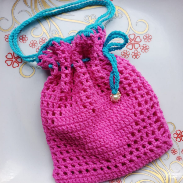 Crochet hand bag